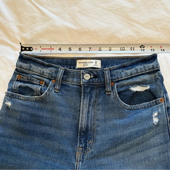 Like new! A&F High Rise Mom Jean 26S - Picture 3 of 16